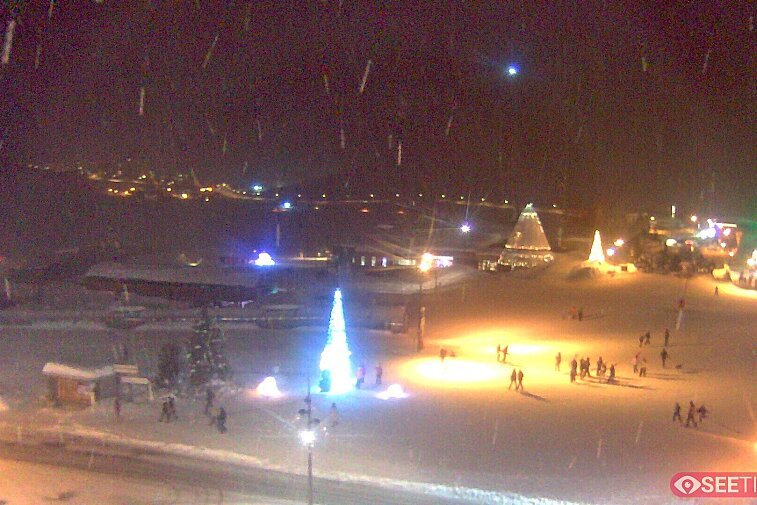Superb panoramic webcam view over the expansive Tignes ski area and Espace Killy. The camera is situated at the Hotel Le Refuge, in the centre of Tignes Le Lac.