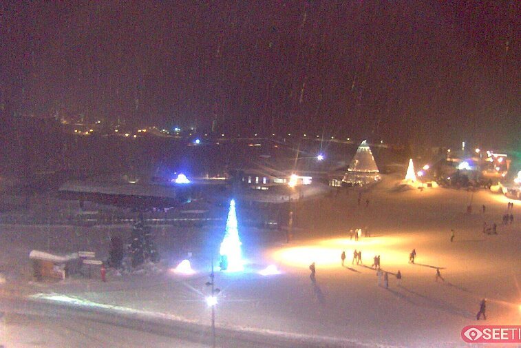 Superb panoramic webcam view over the expansive Tignes ski area and Espace Killy. The camera is situated at the Hotel Le Refuge, in the centre of Tignes Le Lac.