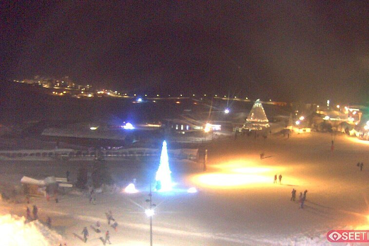 Superb panoramic webcam view over the expansive Tignes ski area and Espace Killy. The camera is situated at the Hotel Le Refuge, in the centre of Tignes Le Lac.