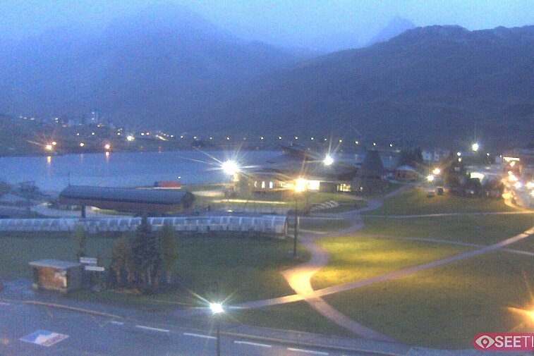 Superb panoramic webcam view over the expansive Tignes ski area and Espace Killy. The camera is situated at the Hotel Le Refuge, in the centre of Tignes Le Lac.