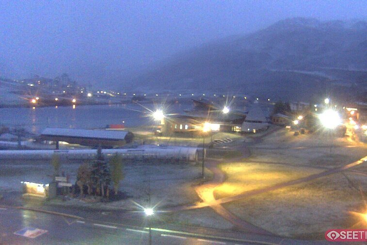 Superb panoramic webcam view over the expansive Tignes ski area and Espace Killy. The camera is situated at the Hotel Le Refuge, in the centre of Tignes Le Lac.