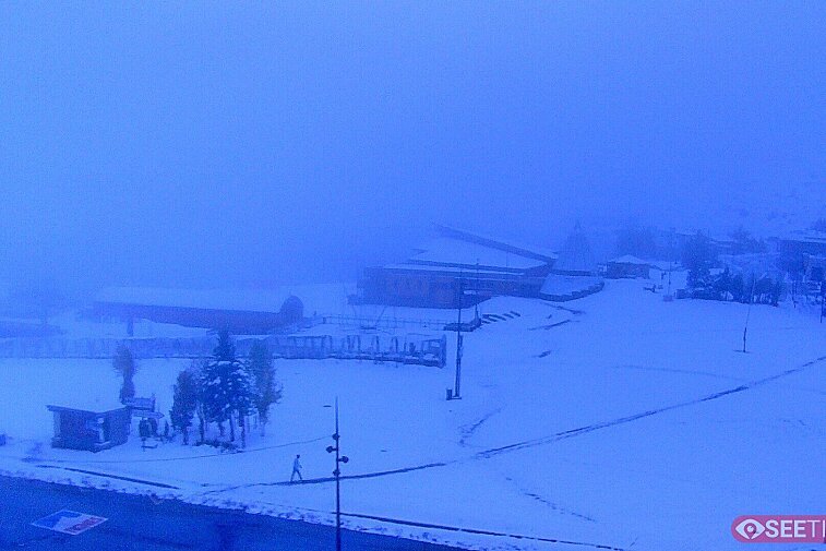 Superb panoramic webcam view over the expansive Tignes ski area and Espace Killy. The camera is situated at the Hotel Le Refuge, in the centre of Tignes Le Lac.