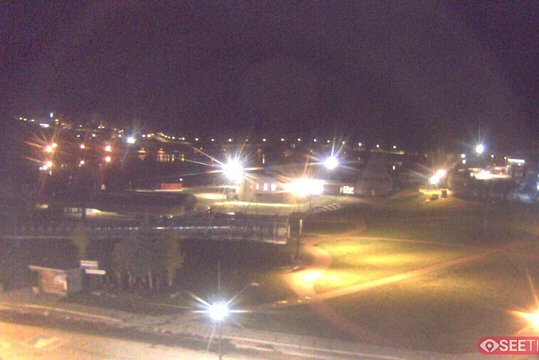 Superb panoramic webcam view over the expansive Tignes ski area and Espace Killy. The camera is situated at the Hotel Le Refuge, in the centre of Tignes Le Lac.