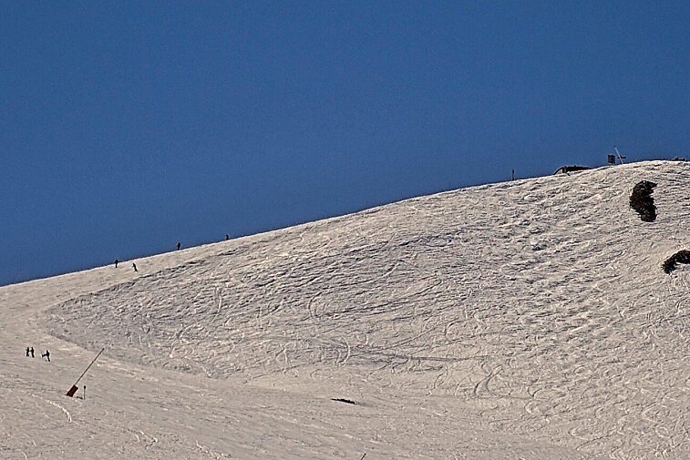 a webcam image of la dalle ski area