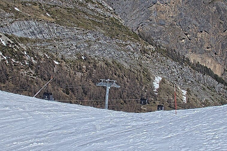 a webcam image La Dalle piste (Bellevarde side)