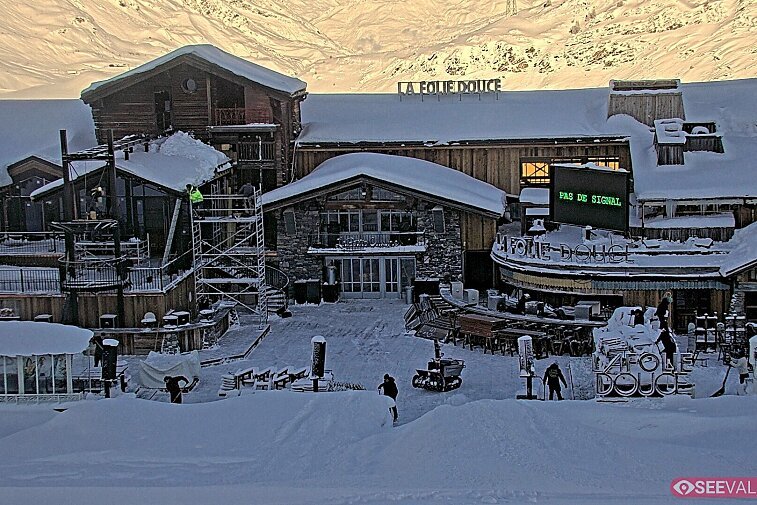 terrace for apres-ski parties at La Folie Douce