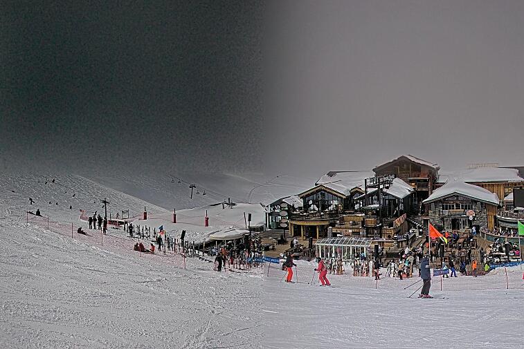 A webcam view of the Val d'Isere ski area above La Daille, near the Tommeuses chairlift.  The building in the centre is the renowned La Folie Douce restaurant.