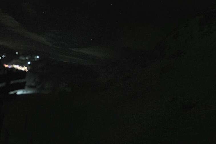 Webcam view of La Bee Zipline in the Val Thorens ski resort.  The ride is accessible via the 2 Lacs gondola or the Moutière chairlift.