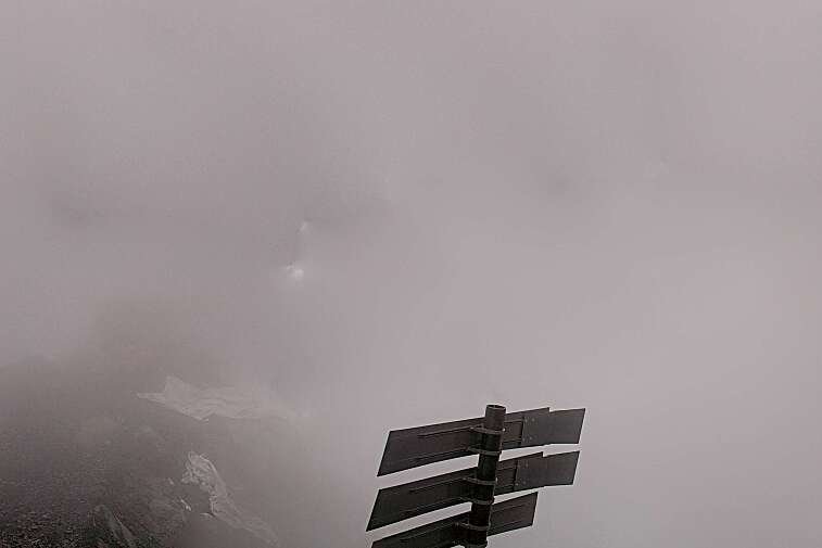 Webcam view of La Bee Zipline in the Val Thorens ski resort.  The ride is accessible via the 2 Lacs gondola or the Mouti&egrave;re chairlift.