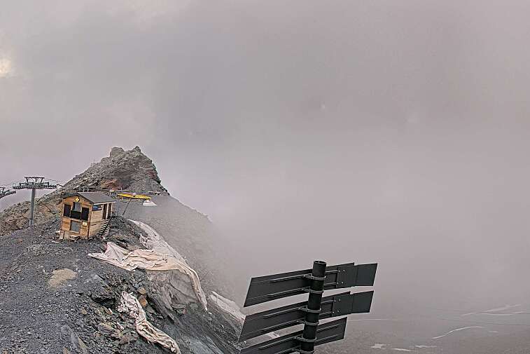 Webcam view of La Bee Zipline in the Val Thorens ski resort.  The ride is accessible via the 2 Lacs gondola or the Mouti&egrave;re chairlift.