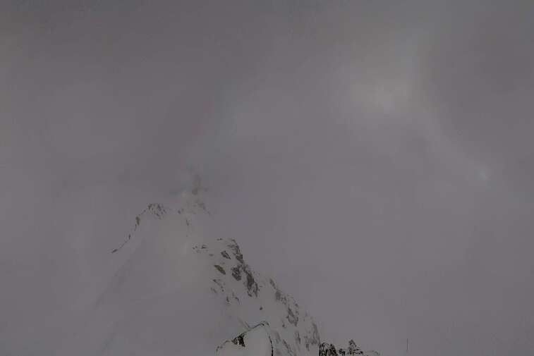 Sitting atop the Arpette ski lift, this webcam looks down to the resorts of Arc 2000 and Arc 1950