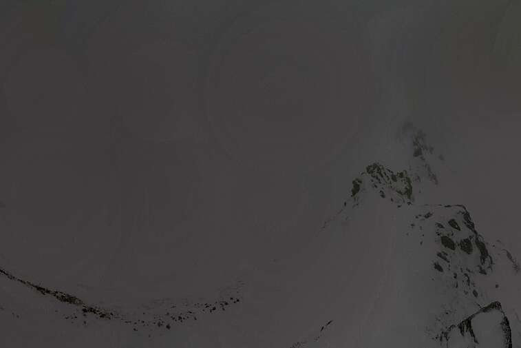Sitting atop the Arpette ski lift, this webcam looks down to the resorts of Arc 2000 and Arc 1950