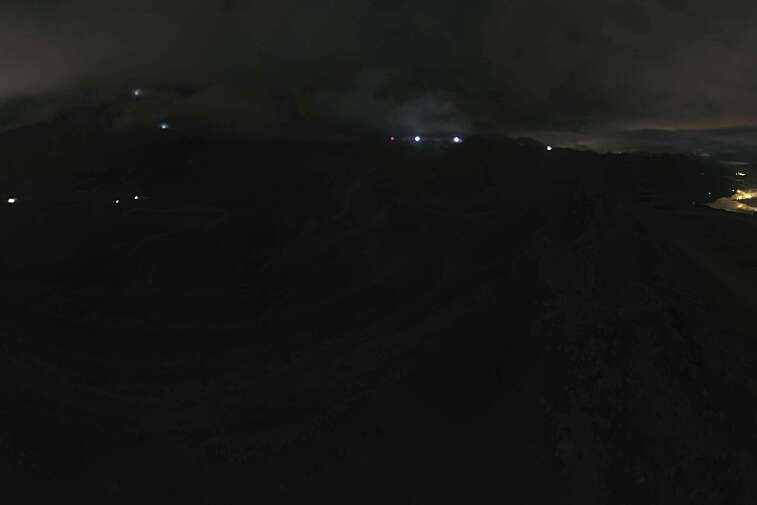 Sitting atop the Arpette ski lift, this webcam looks down to the resorts of Arc 2000 and Arc 1950