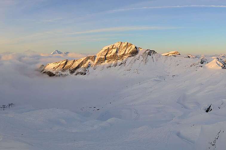 This webcam shows a piste in the Arare sector in the Avoriaz ski area at around 2000m