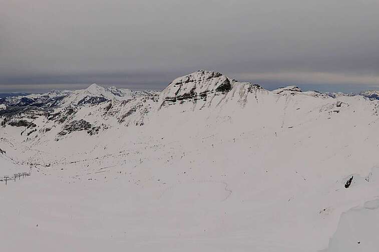 This webcam shows a piste in the Arare sector in the Avoriaz ski area at around 2000m