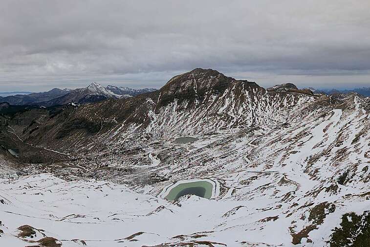 This webcam shows a piste in the Arare sector in the Avoriaz ski area at around 2000m