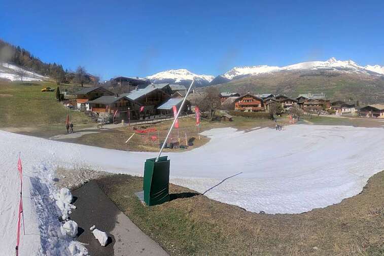 Webcam view of the foot of the slopes in Montchavin Les Coches, La Plagne