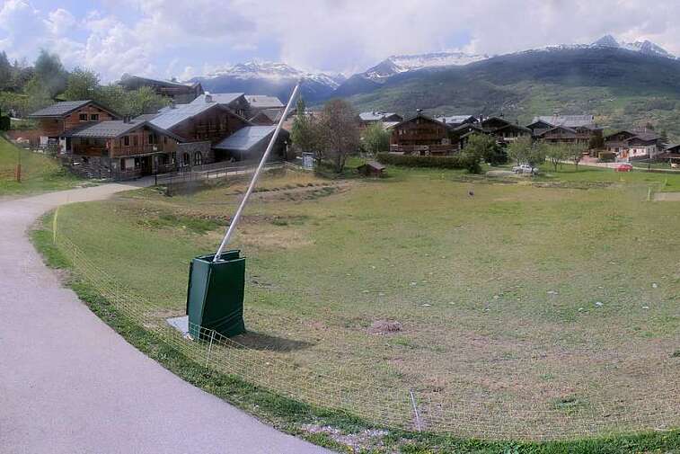 Webcam view of the foot of the slopes in Montchavin Les Coches, La Plagne