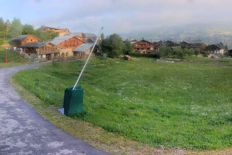 Webcam view of the foot of the slopes in Montchavin Les Coches, La Plagne