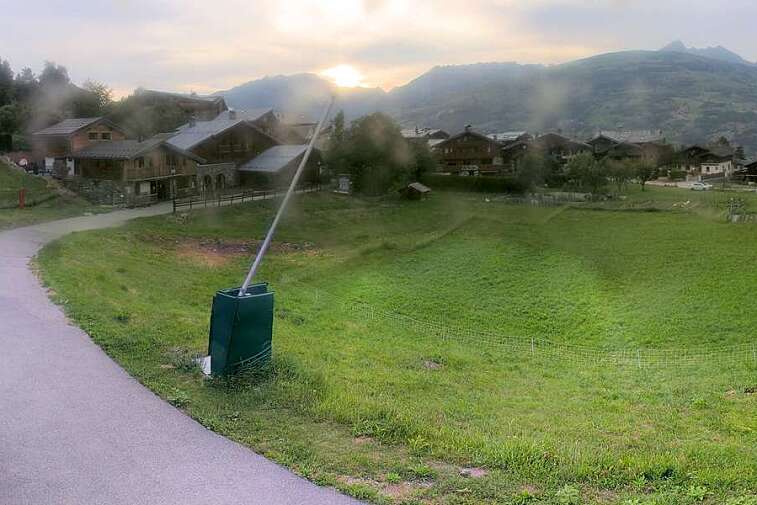 Webcam view of the foot of the slopes in Montchavin Les Coches, La Plagne