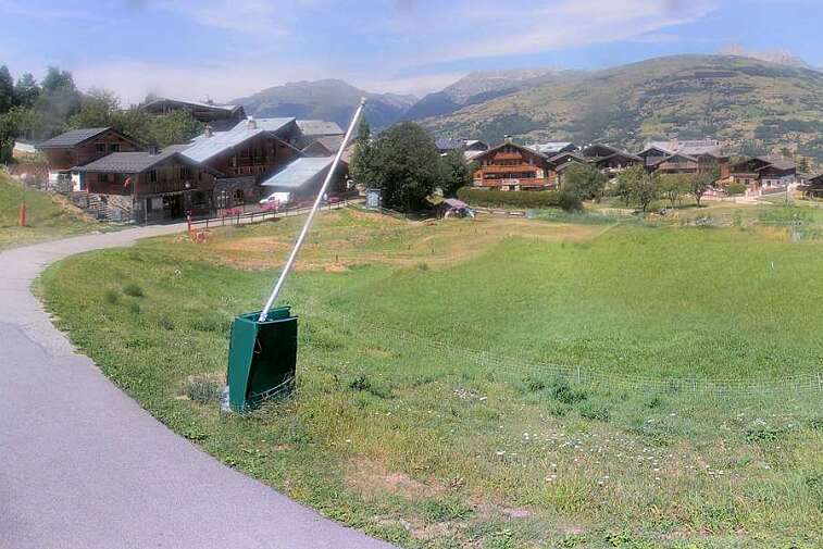 Webcam view of the foot of the slopes in Montchavin Les Coches, La Plagne