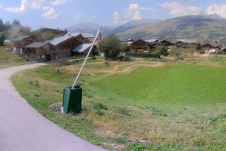 Webcam view of the foot of the slopes in Montchavin Les Coches, La Plagne
