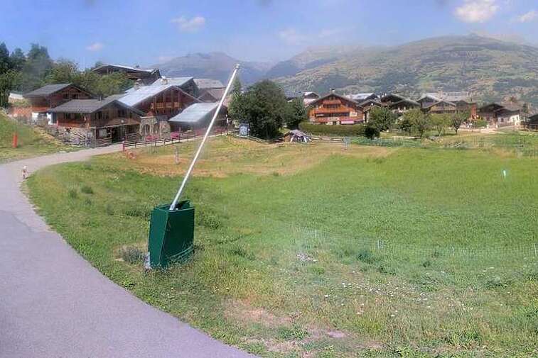 Webcam view of the foot of the slopes in Montchavin Les Coches, La Plagne