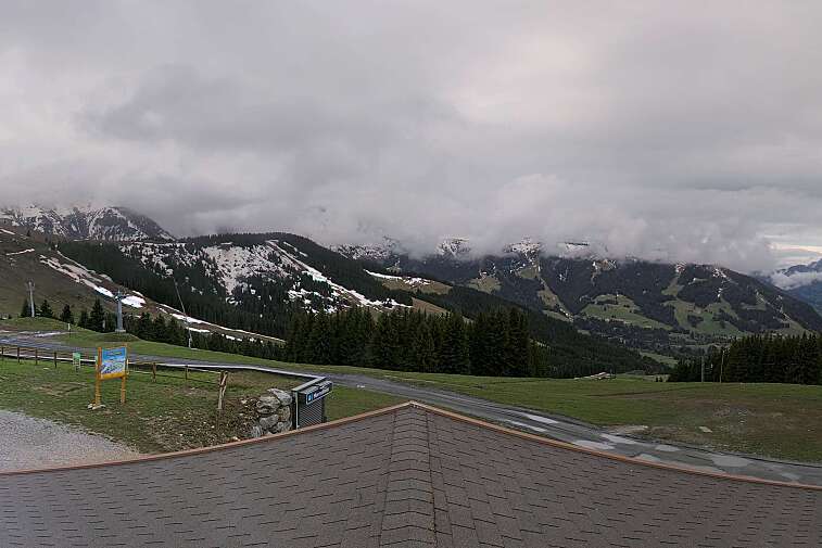 This panoramic 360° webcam view from the top of Bettex/Mont d'Arbois gondolas gives a great view of the Evasion Mont-Blanc ski area