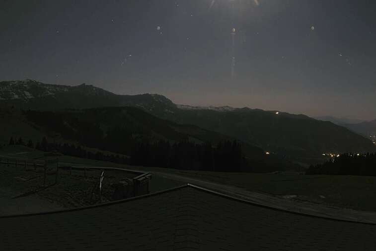 This panoramic 360° webcam view from the top of Bettex/Mont d'Arbois gondolas gives a great view of the Evasion Mont-Blanc ski area