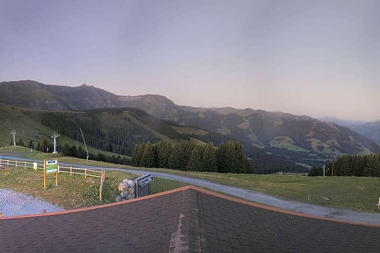 This panoramic 360&deg; webcam view from the top of Bettex/Mont d'Arbois gondolas gives a great view of the Evasion Mont-Blanc ski area