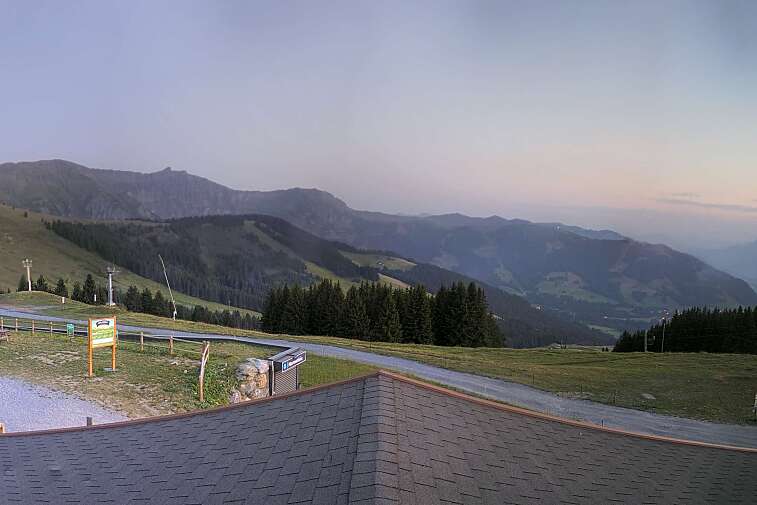 This panoramic 360&deg; webcam view from the top of Bettex/Mont d'Arbois gondolas gives a great view of the Evasion Mont-Blanc ski area