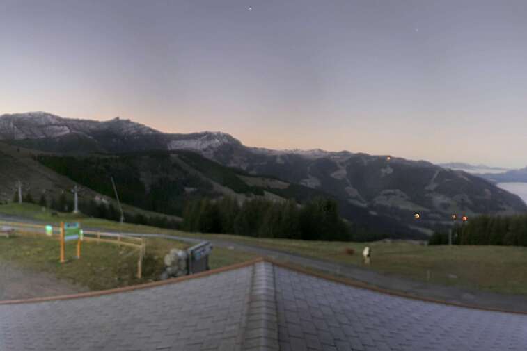 This panoramic 360&deg; webcam view from the top of Bettex/Mont d'Arbois gondolas gives a great view of the Evasion Mont-Blanc ski area