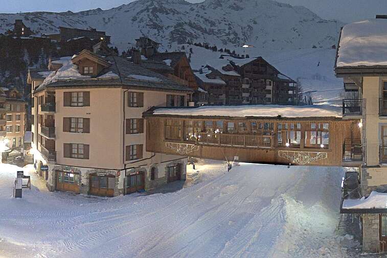 This webcam view gives a direct view into the pedestrian centre of Les Arcs 1950