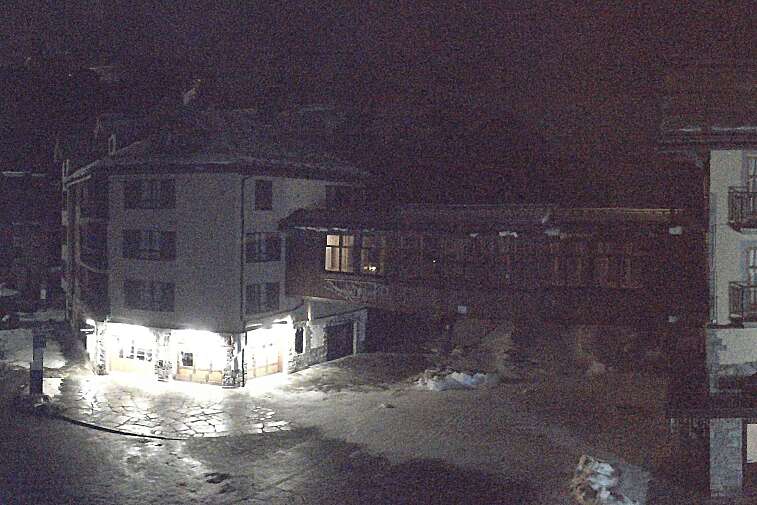 This webcam view gives a direct view into the pedestrian centre of Les Arcs 1950