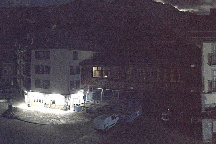 This webcam view gives a direct view into the pedestrian centre of Les Arcs 1950