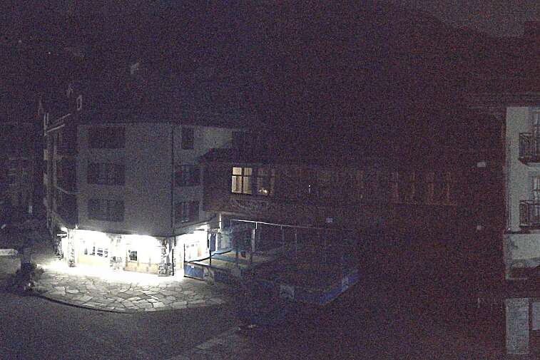 This webcam view gives a direct view into the pedestrian centre of Les Arcs 1950
