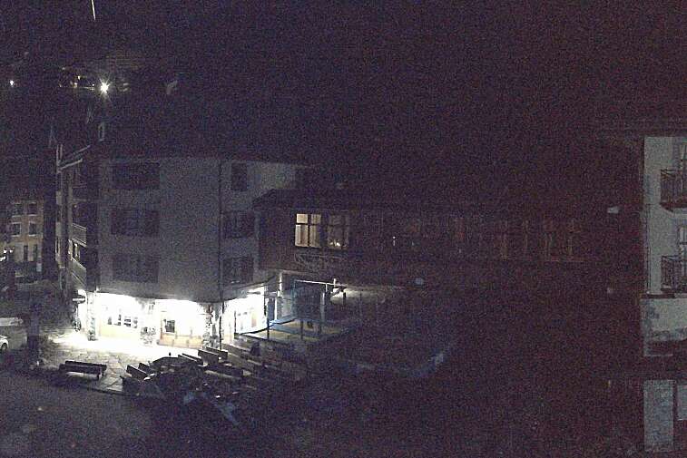 This webcam view gives a direct view into the pedestrian centre of Les Arcs 1950
