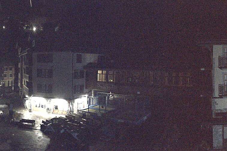 This webcam view gives a direct view into the pedestrian centre of Les Arcs 1950