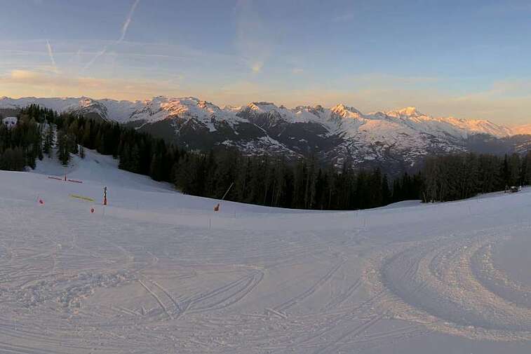 Panoramic webcam view from the Fornelet at 2000m in Montalbert, La Plagne