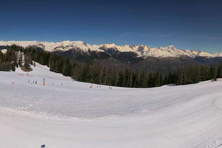 Panoramic webcam view from the Fornelet at 2000m in Montalbert, La Plagne