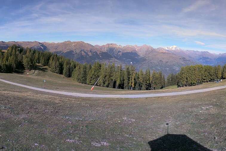 Panoramic webcam view from the Fornelet at 2000m in Montalbert, La Plagne