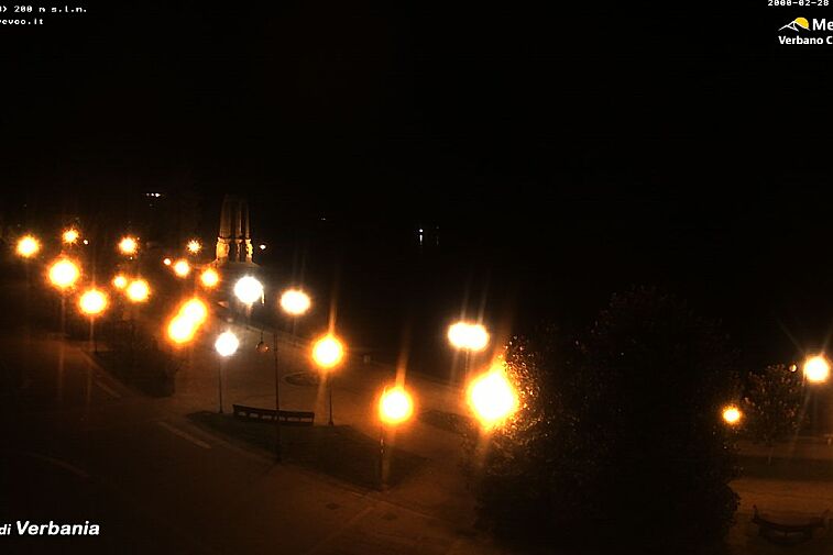 This webcam is located in the Italian city of Verbania and overlooks Lake Maggiore on the south side of the Alps