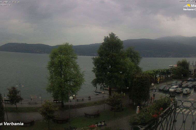 This webcam is located in the Italian city of Verbania and overlooks Lake Maggiore on the south side of the Alps