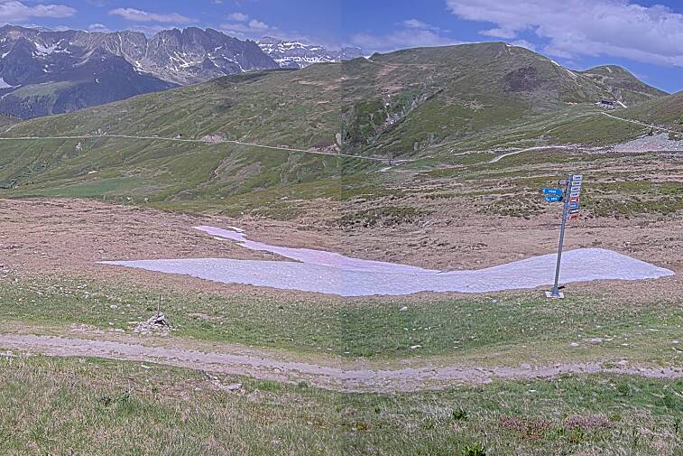 Webcam view from the top end of the Chamonix valley at the Domaine de la Balme, which links Le Tour and Vallorcine