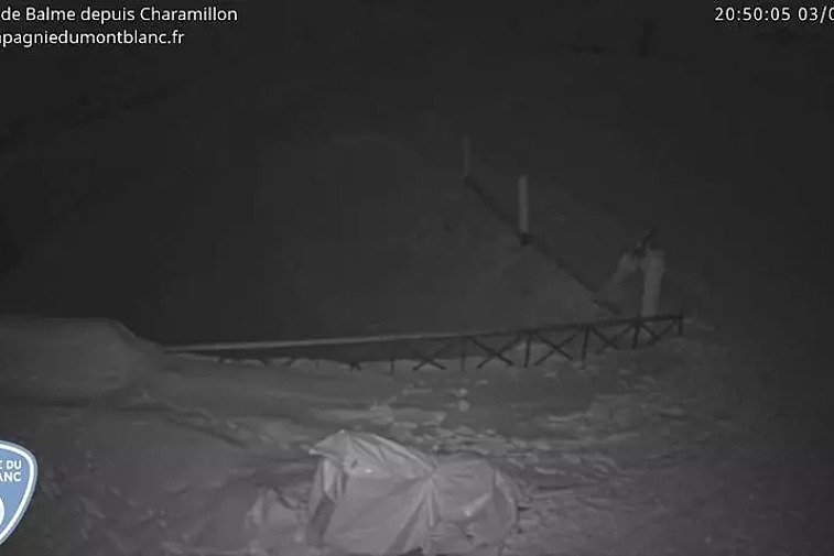 This webcam view gives you a glimpse of the current conditions up across the Domaine de Balme ski area and is very handy to see what the queues are like at the Autannes chairlift