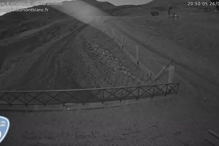This webcam view gives you a glimpse of the current conditions up across the Domaine de Balme ski area and is very handy to see what the queues are like at the Autannes chairlift