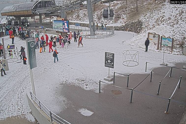 This Brevent webcam view gives you a glimpse of the current queue conditions going up the Planpraz telecabin for the Brevent ski area