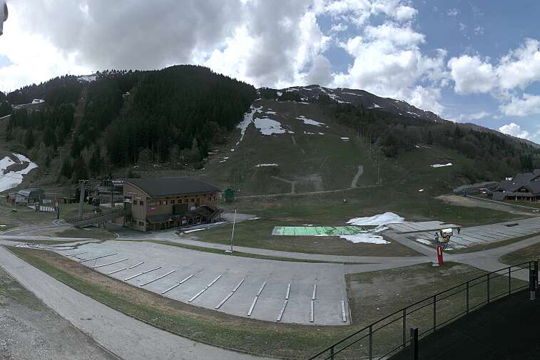 Webcam view of La Chaudanne, the central lift station for Meribel, with Meribel just visible in the background