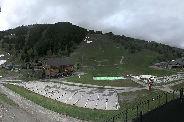 Webcam view of La Chaudanne, the central lift station for Meribel, with Meribel just visible in the background