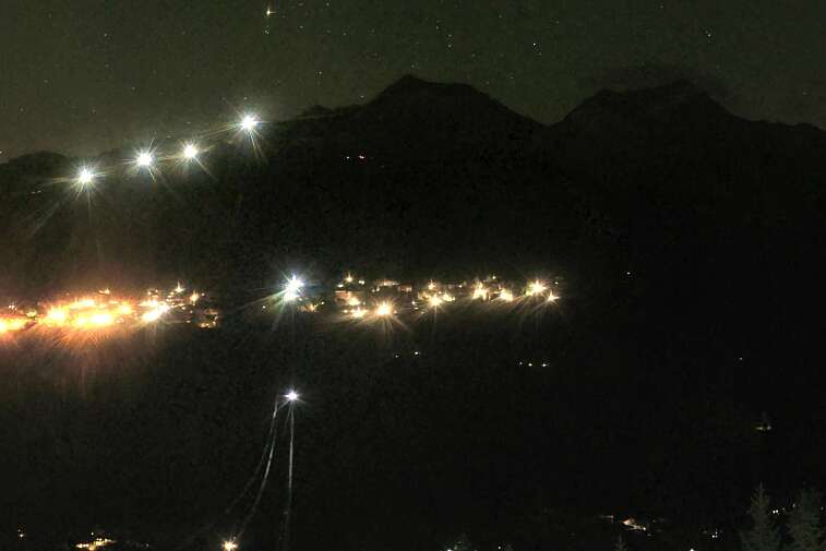 This webcam view in Plan Peisey from&nbsp;the Vanoise Express cable car -- which carries 2000 people per hour in its two huge double-decker cable cars -- gives great views across the valley